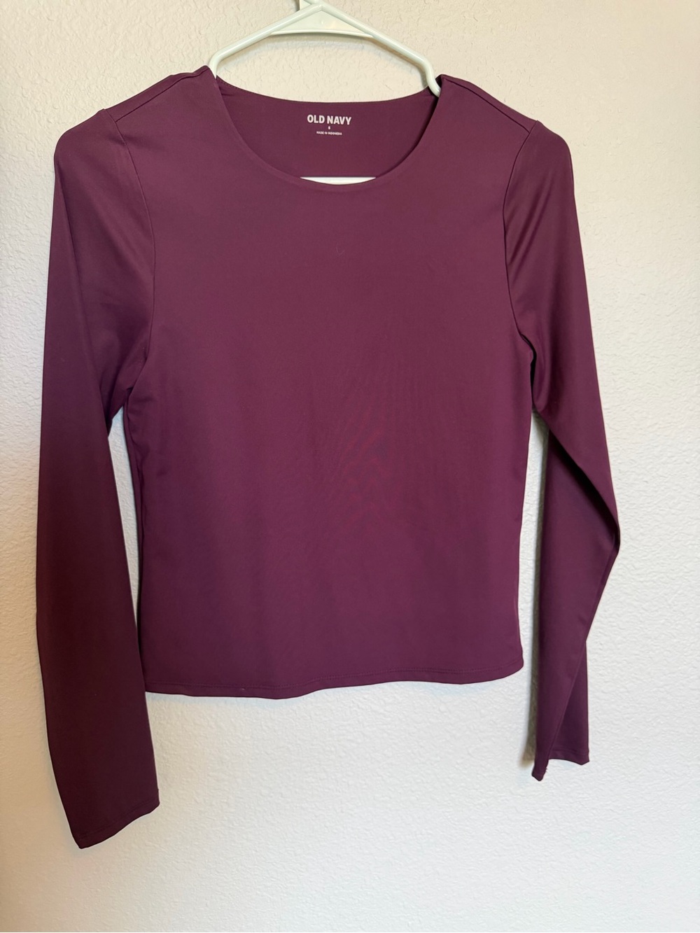 Old Navy Long-Sleeve Crew Top in Burgundy Plum/Purple